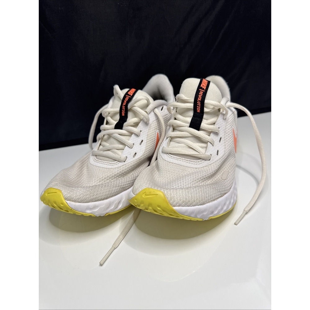 Womens Nike‎ Revolution 5 - Size 9 White/Bright Mango BQ3207-107